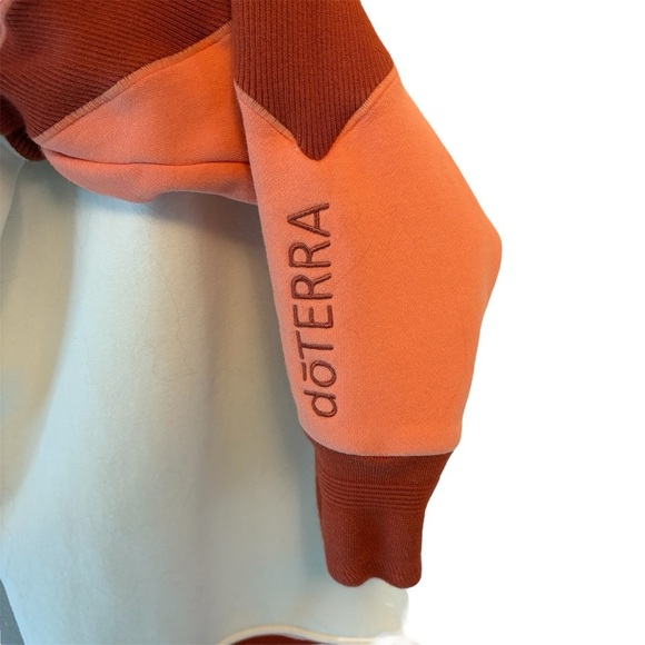 doTerra Grapefruit Retro Citrus Color Crewneck Sweatshirt, Womens size Small - Picture 6 of 9